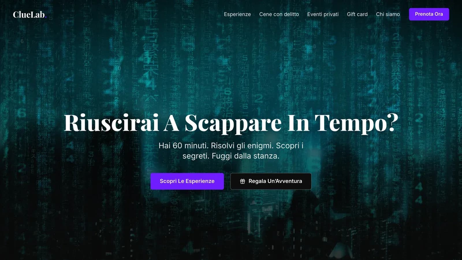 Homepage di ClueLab: titolo "Riuscirai A Scappare In Tempo?" su uno sfondo di codici verdi, con i pulsanti per scoprire le esperienze e regalare un'avventura