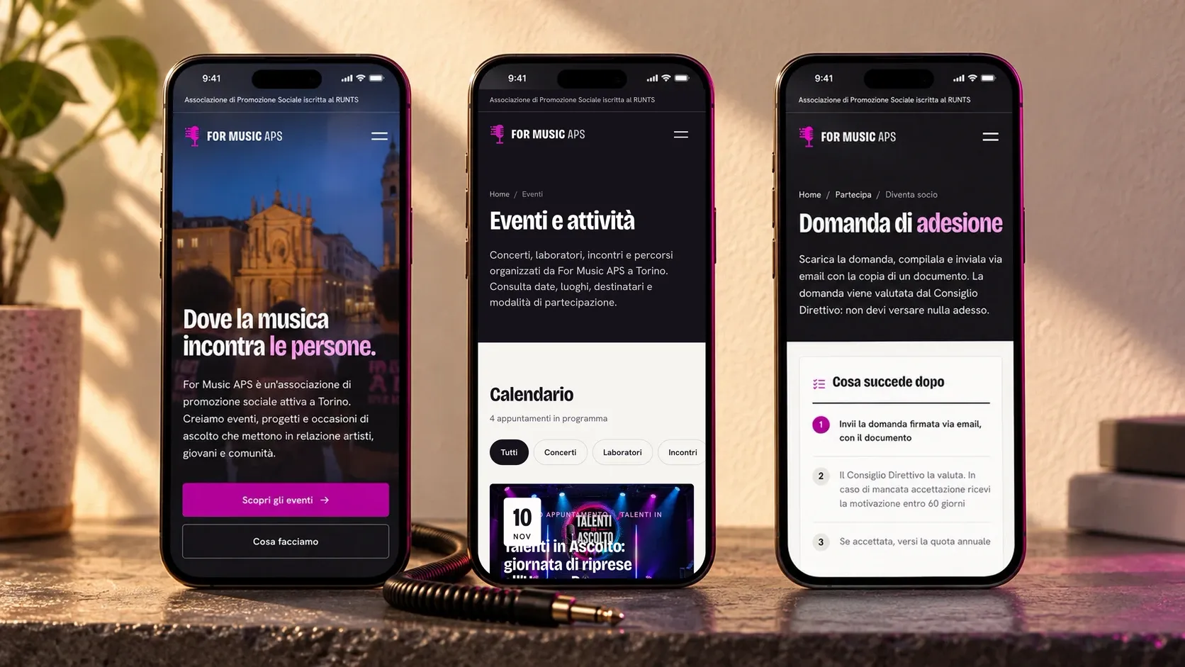Tre smartphone con la homepage, il calendario degli eventi e la domanda di adesione di For Music APS
